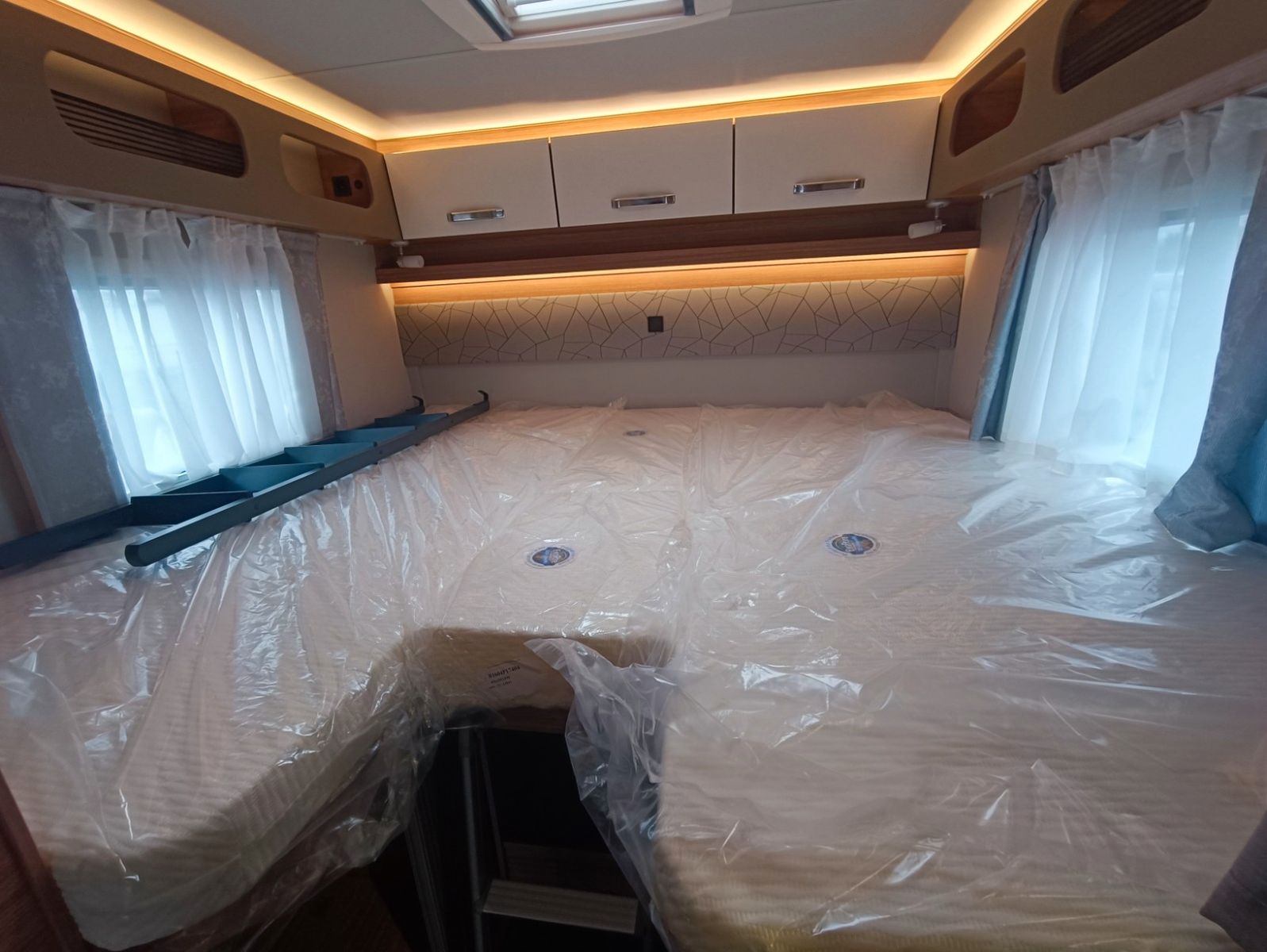 Fahrzeugabbildung Weinsberg CaraSuite 700 MEG *LED*Hubbett*TV*Stylepaket