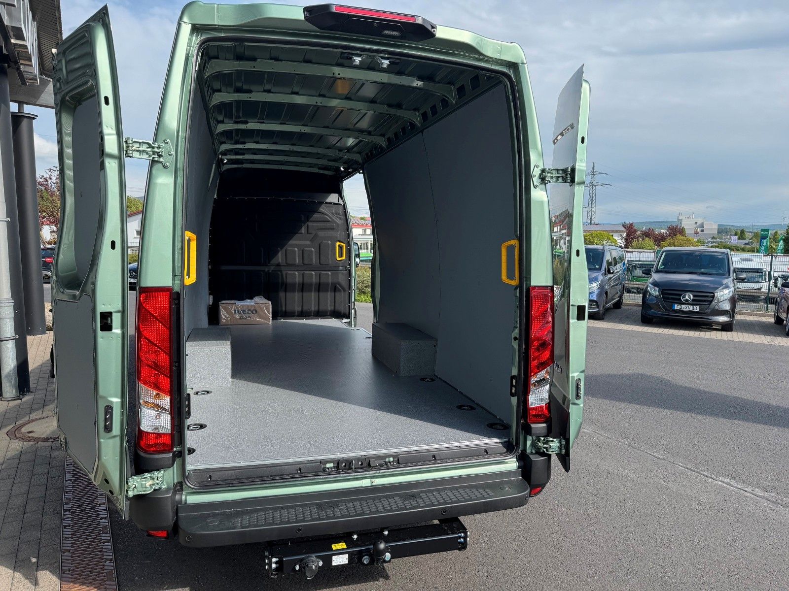 Fahrzeugabbildung Iveco Daily 35S18 HA8 3.0L *R4.100mm*Automatik*AHK*LED