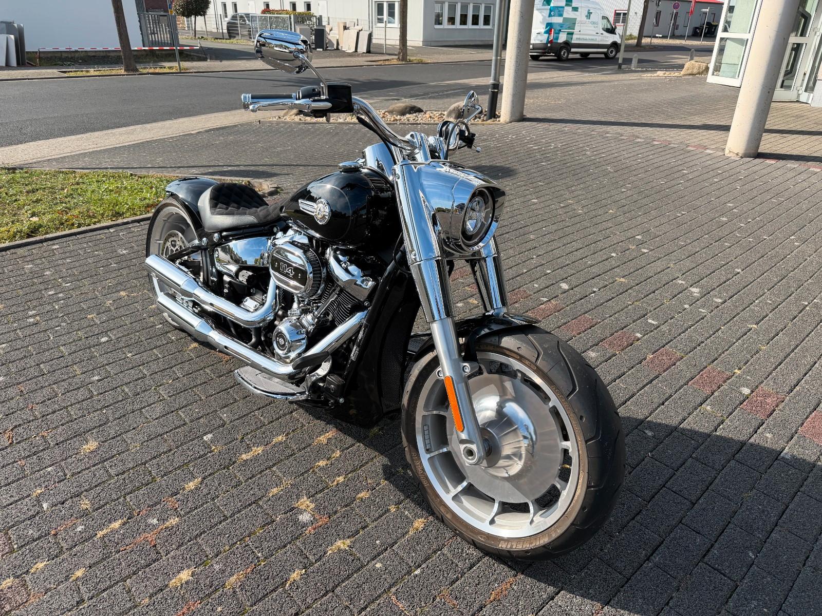 Harley-Davidson FLFBS Fat Boy 114 Custom Bike Jekill & Hyde