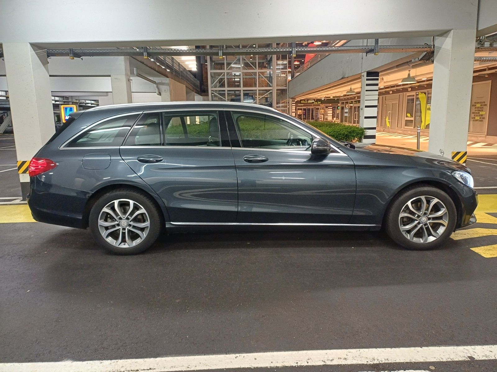 MERCEDES-BENZ C 220