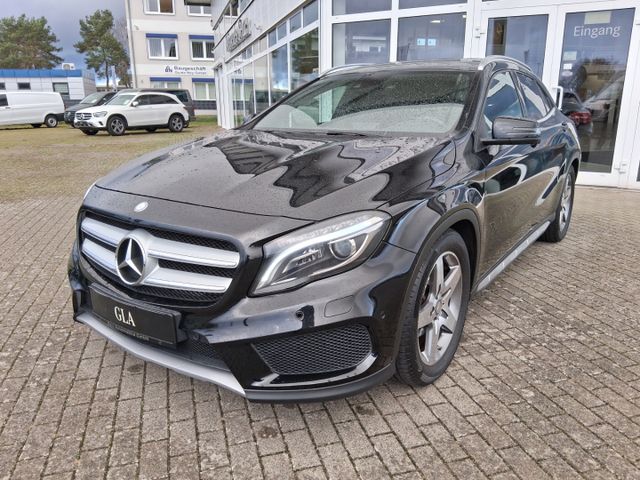 MERCEDES-BENZ GLA 180 AMG Line Bi-Xenon+Kamera+PDC+SHZG+Navi