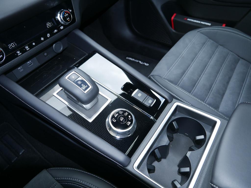 Mitsubishi Outlander 2.5 Black-Edition S-AWC neues Modell!!