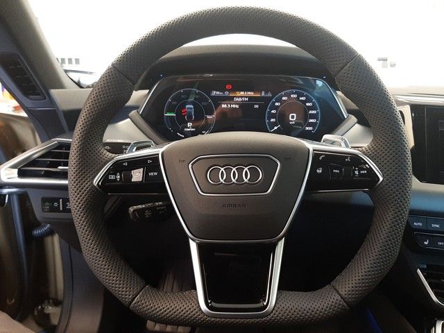 Fahrzeugabbildung Audi e-tron GT quattro PANO HeadUp StdHz Kamera ACC