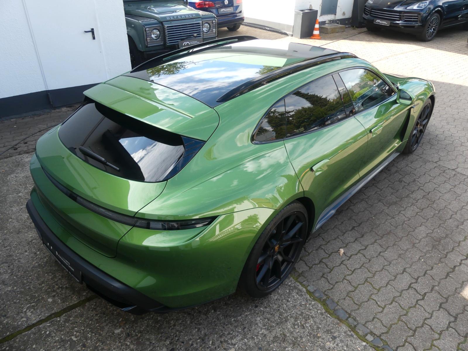 PORSCHE TAYCAN SPORT TURISMO GTS 598ch - 4X4 - TOIT PANORAMIQUE - SONORISATION BOSE - JANTES 21 POUCES - SIÈGES CHAUFFANTS