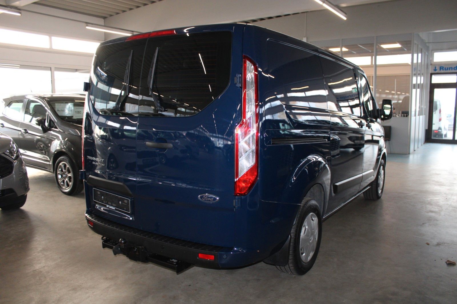 Fahrzeugabbildung Ford Transit Custom TREND L1 Kasten AHK KLIMA 1.Hand