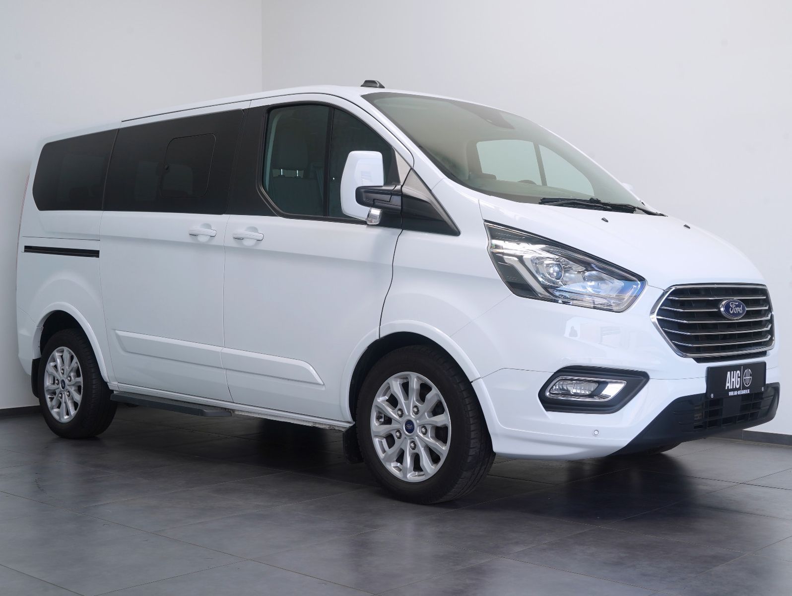 Fahrzeugabbildung Ford Tourneo Custom Kombi 2.0 TDCi 320 L1 Titanium X