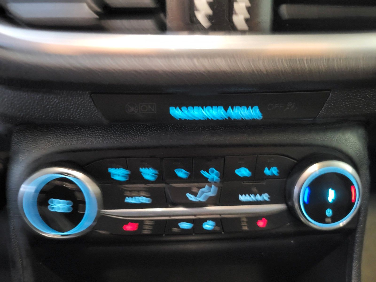 Fahrzeugabbildung Ford Fiesta Titanium/Winterpaket/Sportsitze/LED