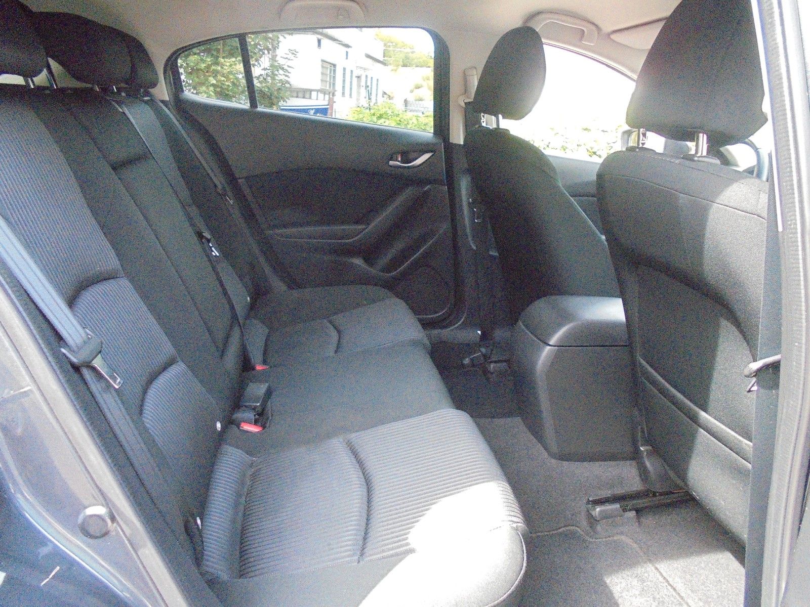 Fahrzeugabbildung Mazda 3 Lim. Center-Line/Klimaaut./Navi/Tüv Neu/1.Hand
