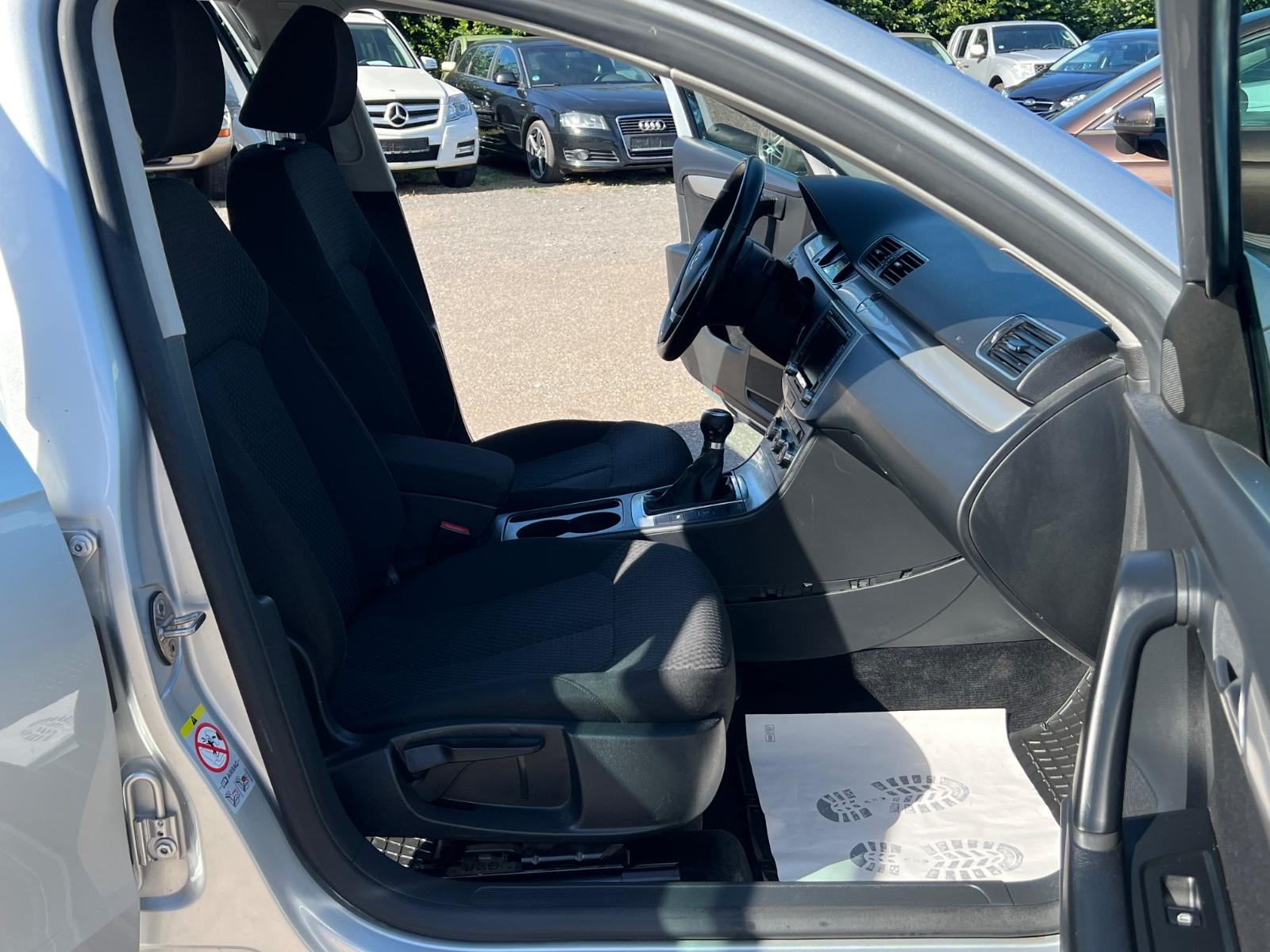 Volkswagen Passat 2012 — photo 15