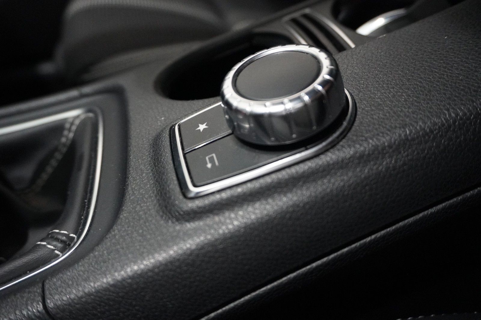 Fahrzeugabbildung Mercedes-Benz A 180D CDI URBAN NAVI/SHZ/PDC/TEMP./SPORT/USB