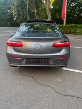Mercedes-Benz E 300 Autom. - - Mercedes-Benz E 300 mit Benzin-Antrieb: Cabrio