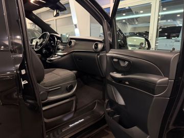 Mercedes V 220 - 9