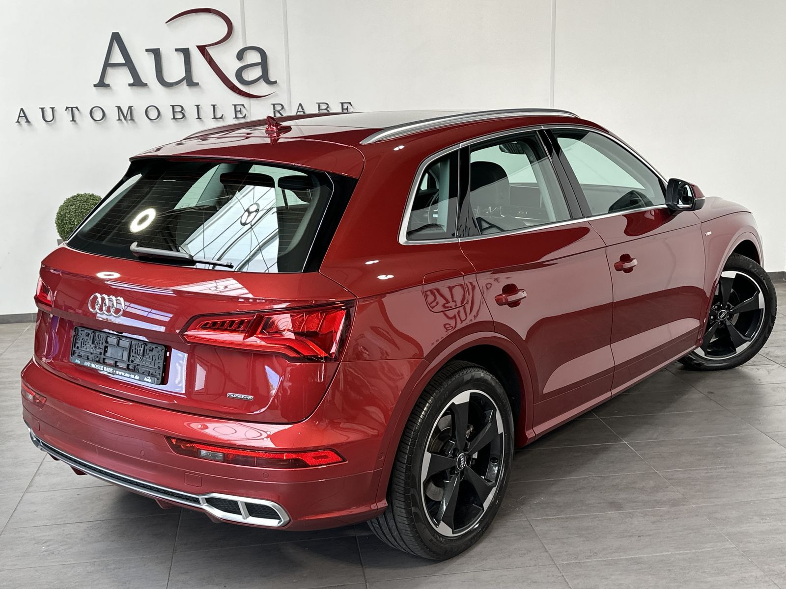 Fahrzeugabbildung Audi Q5 55 TFSIe Quattro S-Line NAV+LED+AHK+PANO+B&O