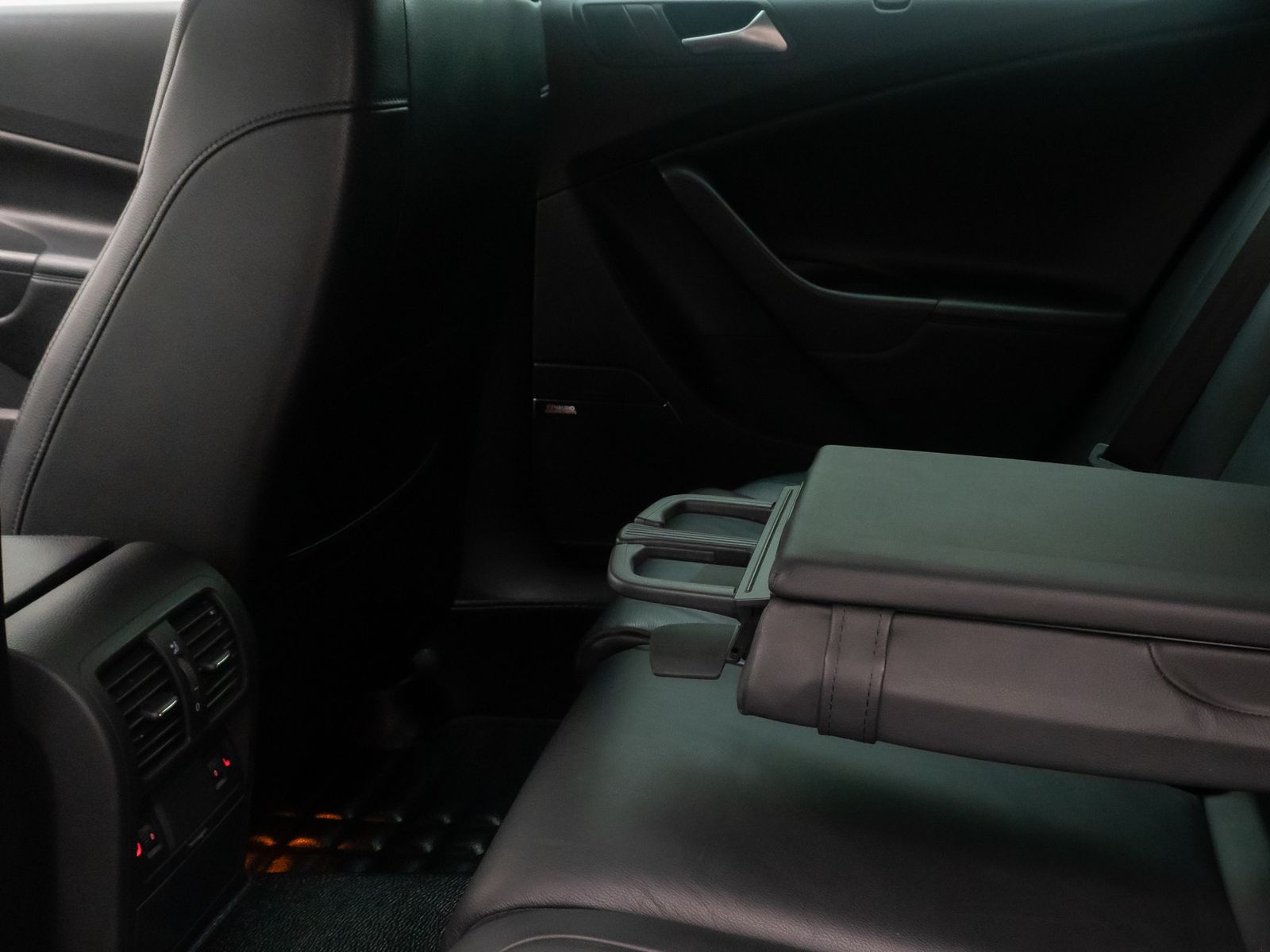 Fahrzeugabbildung Volkswagen Passat V6 FSI R-Line Edition Plus 4Motion AHK. K