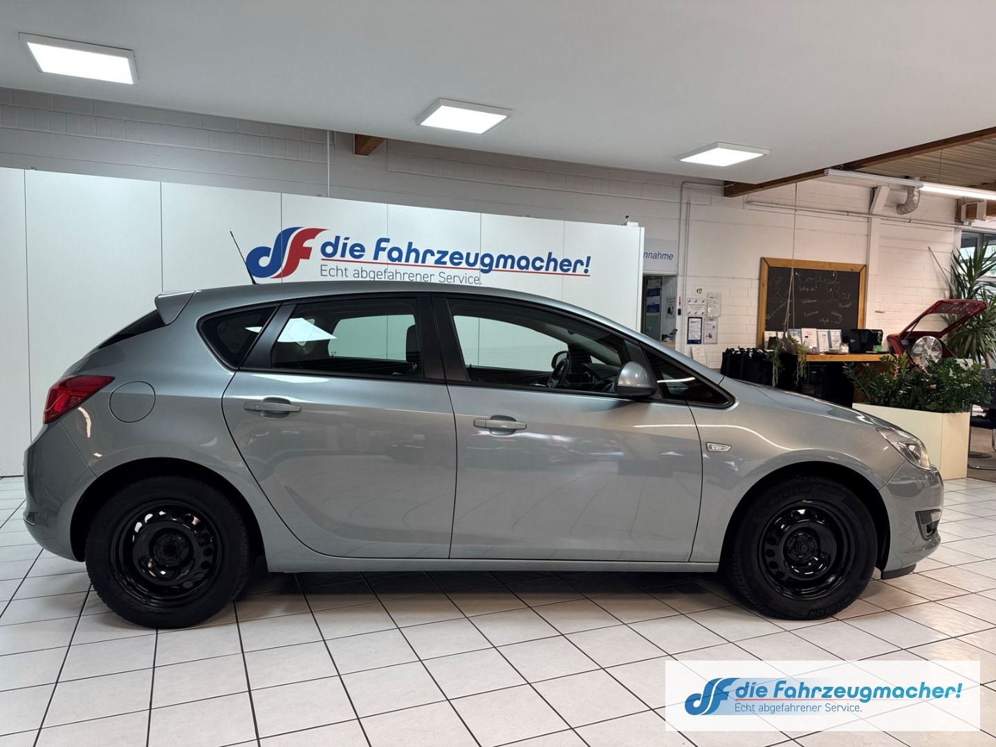 Fahrzeugabbildung Opel Astra J Selection 1.6 GA Klima el.SP Spieg. behe