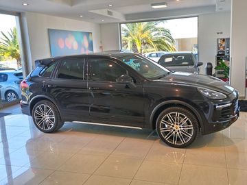 Porsche Cayenne - 4