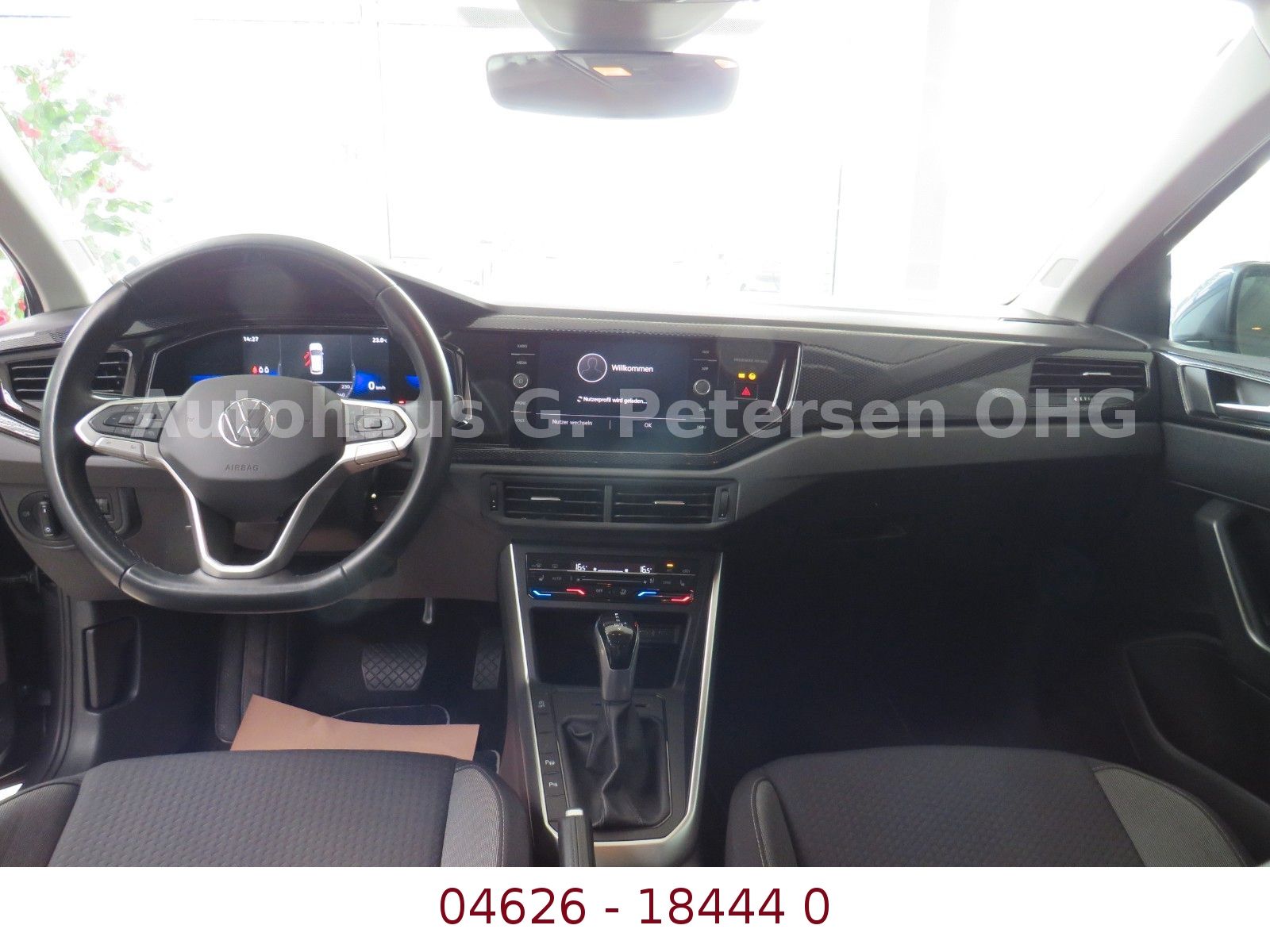 Fahrzeugabbildung Volkswagen Polo IQ Drive*Klimaauto*SHZ*Einpark*ACC*Digicock