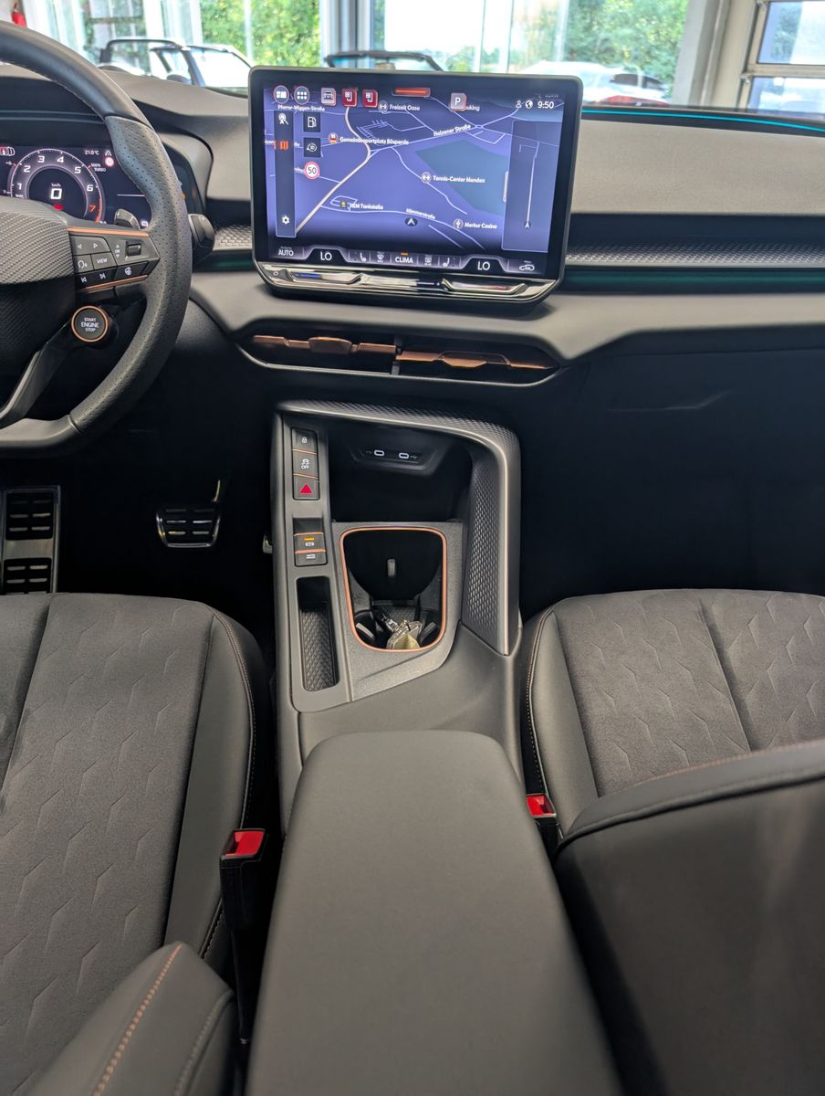 Fahrzeugabbildung CUPRA Terramar 2.0 VZ 4D Drive-XL HUD Matrix Pano 20"