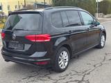 Volkswagen Touran 2.0 TDI SCR DSG Highline*Tüv Neu* - Volkswagen Touran mit Diesel-Antrieb: mit Klimaanlage