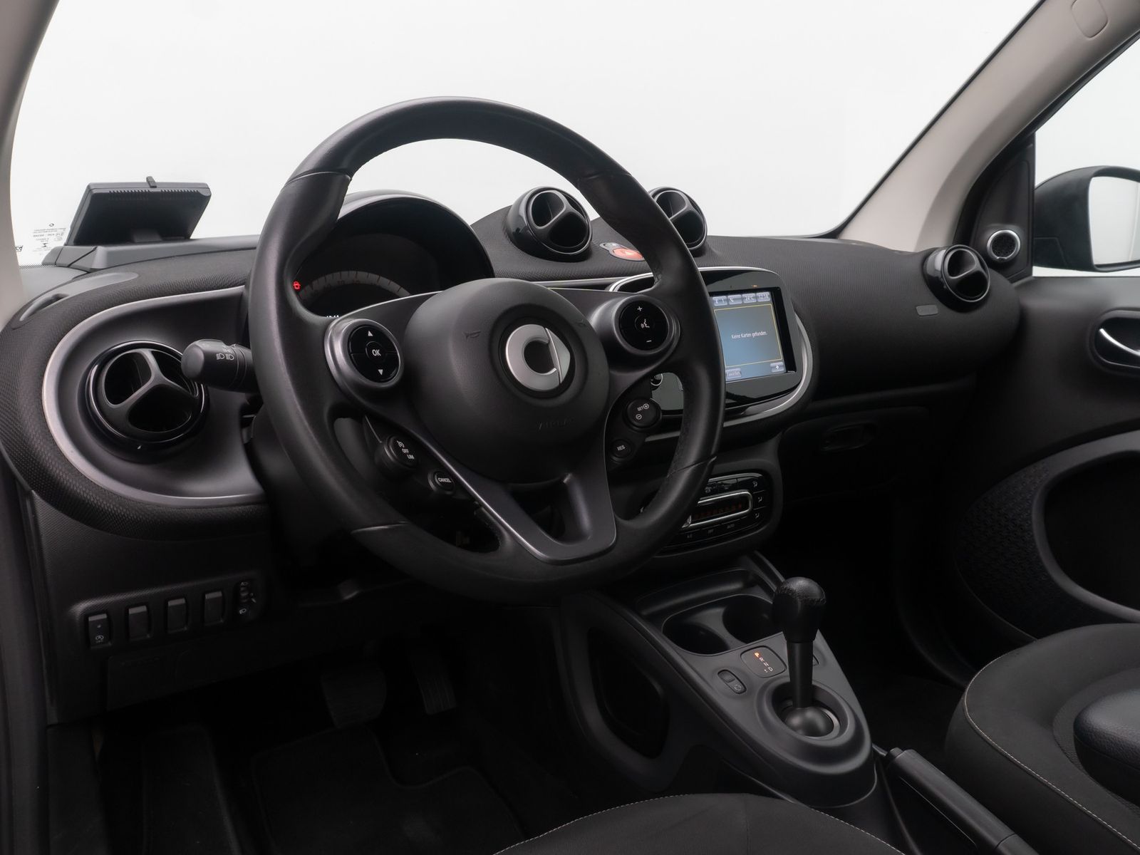 Fahrzeugabbildung Smart ForTwo Cabrio Tempomat Navi JBL Sitzhzng KlimaAT