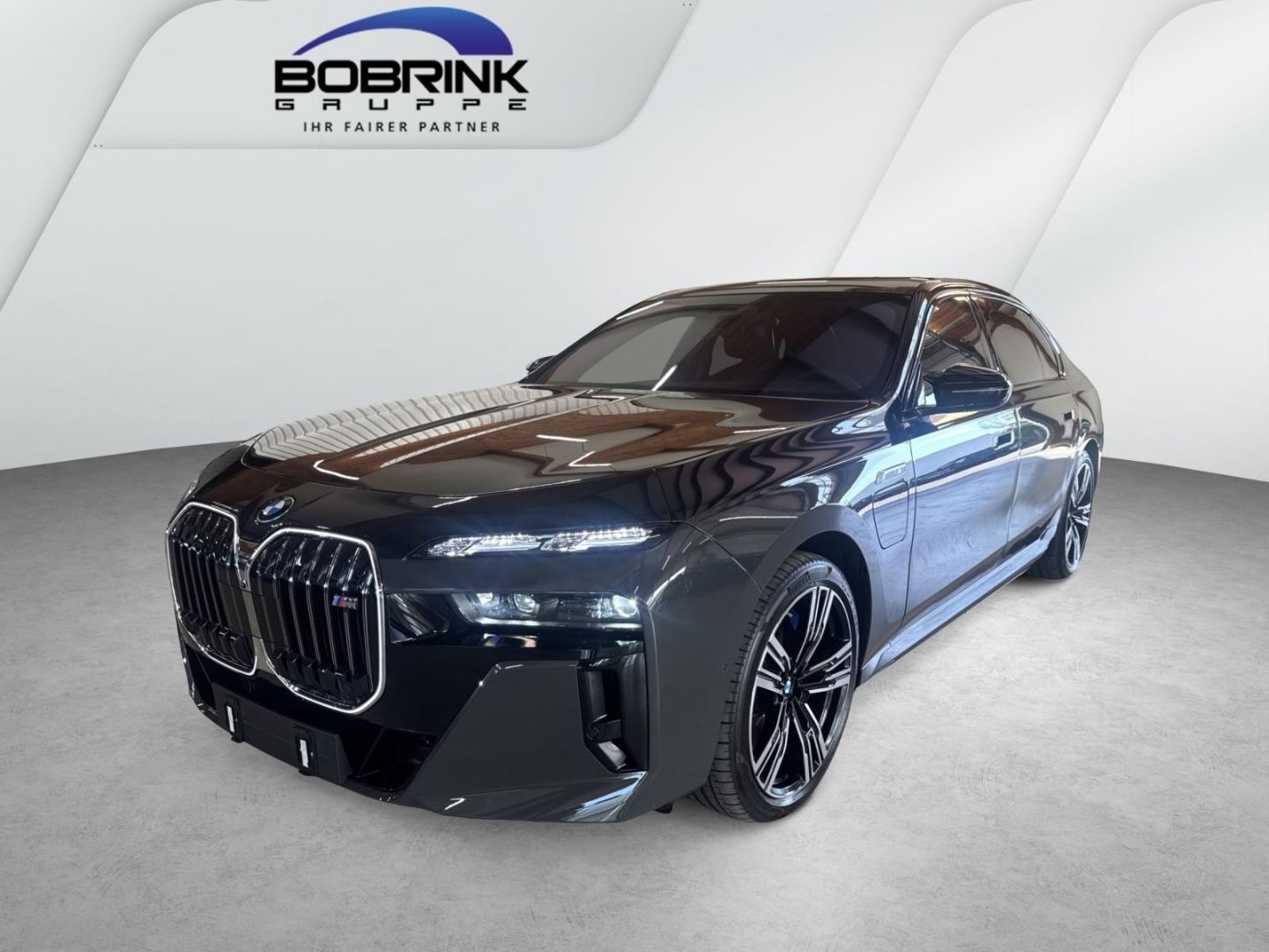 BMW M760 e xDrive Hybrid 2023