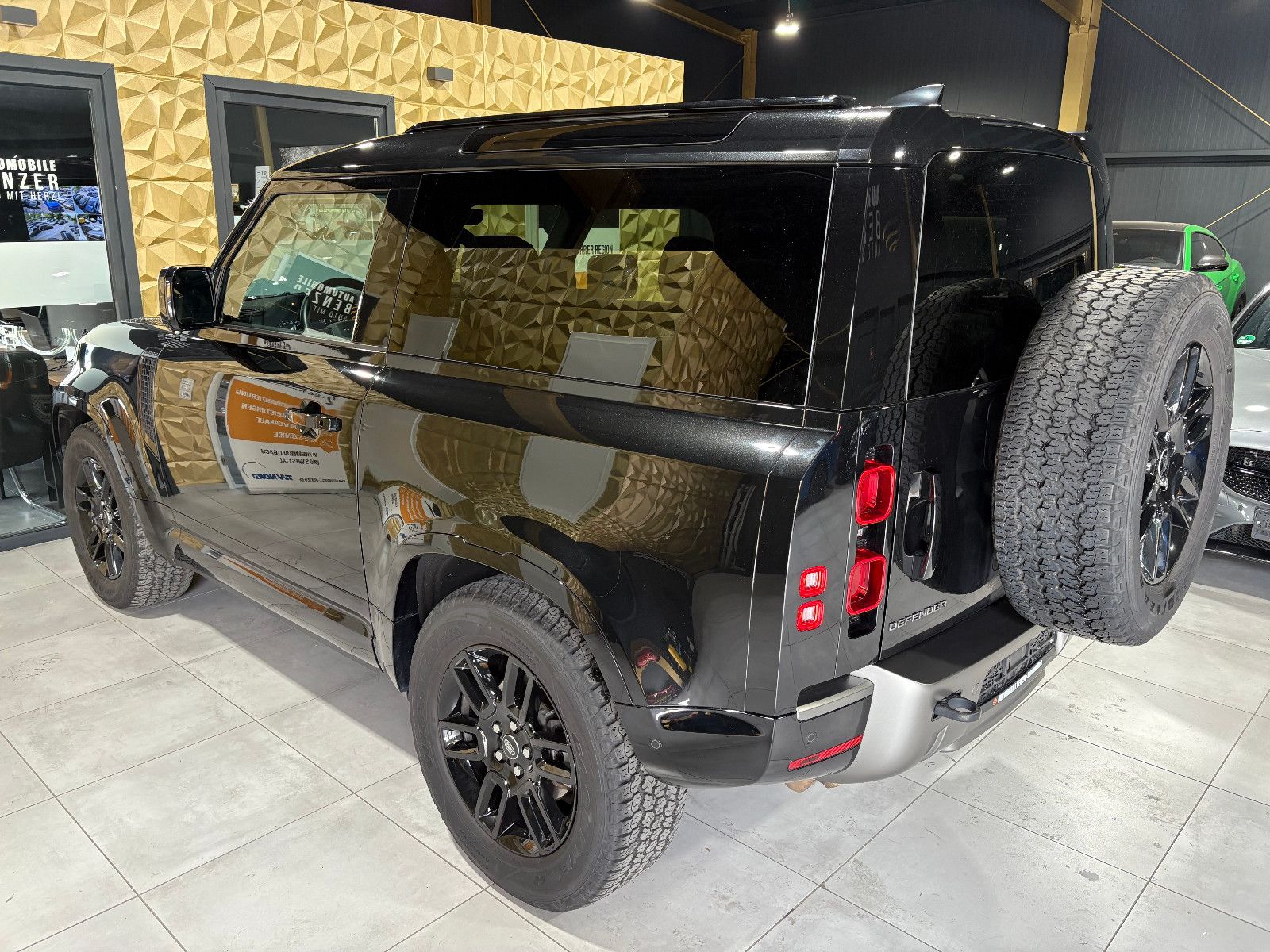 Fahrzeugabbildung Land Rover Defender 90 X-Dynamic S/360°/SOUND/APPLE/NAVI/