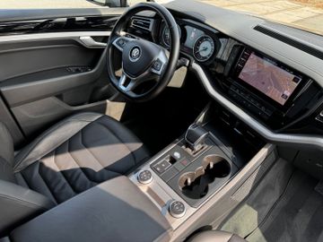 Volkswagen Touareg - 8