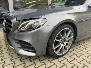 Fahrzeugabbildung Mercedes-Benz E 220d 9-AT WIDESCREEN COMAND AMG-Line