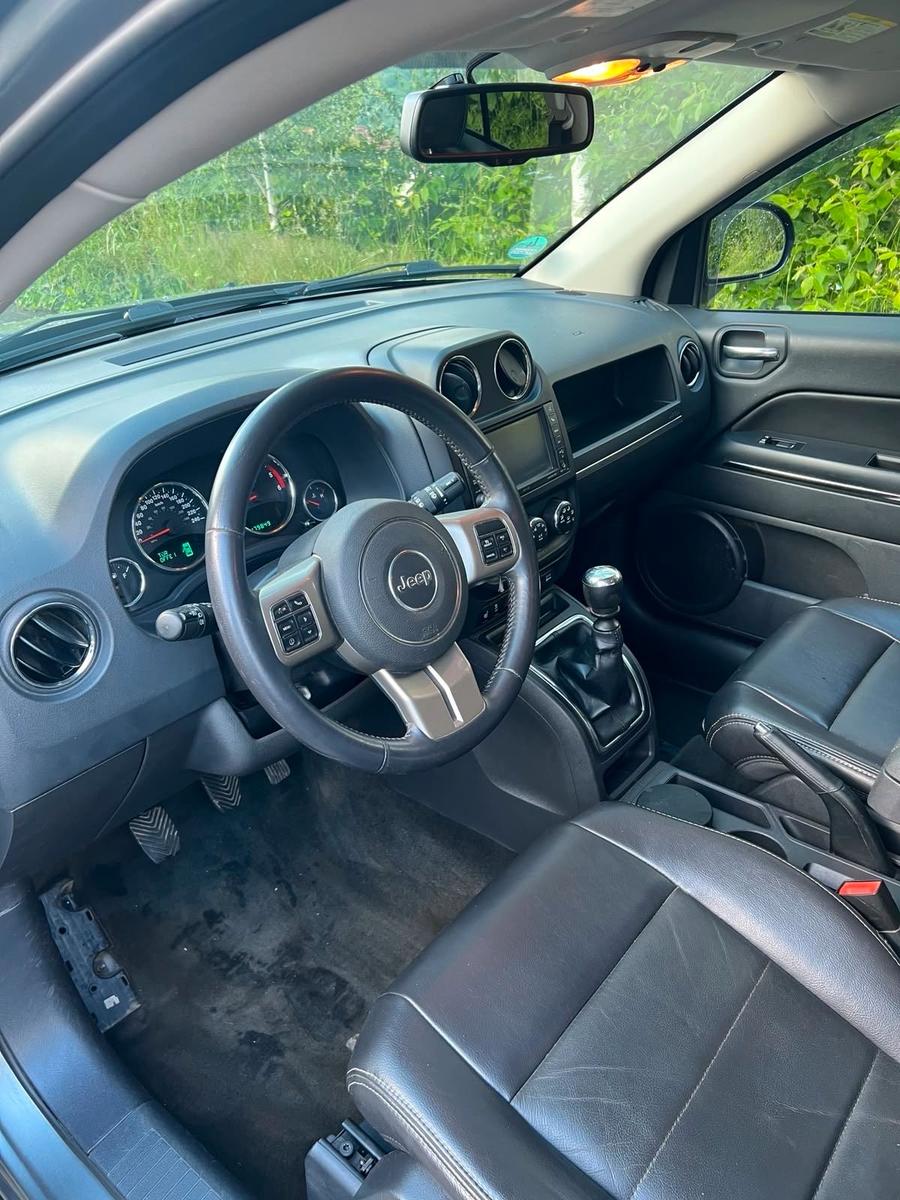 Jeep Compass 2012 — photo 11