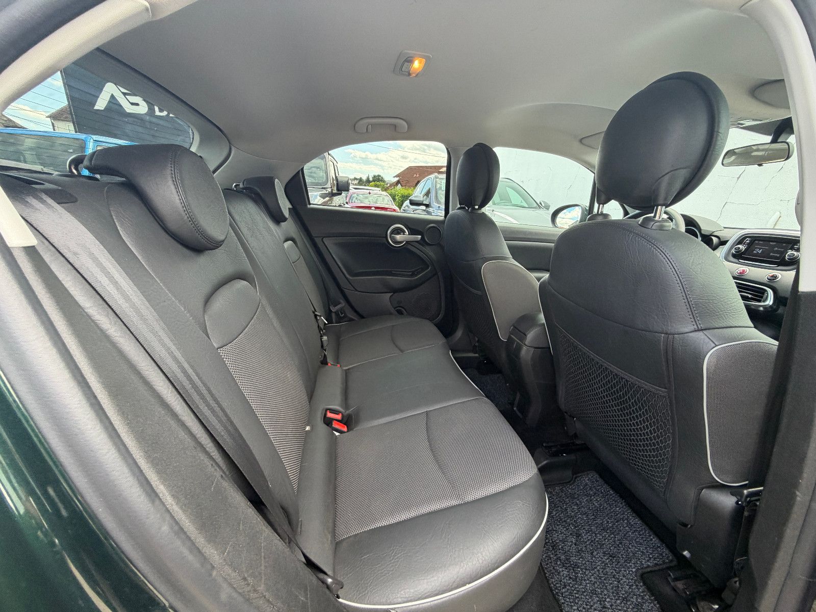 Fahrzeugabbildung Fiat 500X Cross/ UConnect / Fahrassistenz/Design-Kit