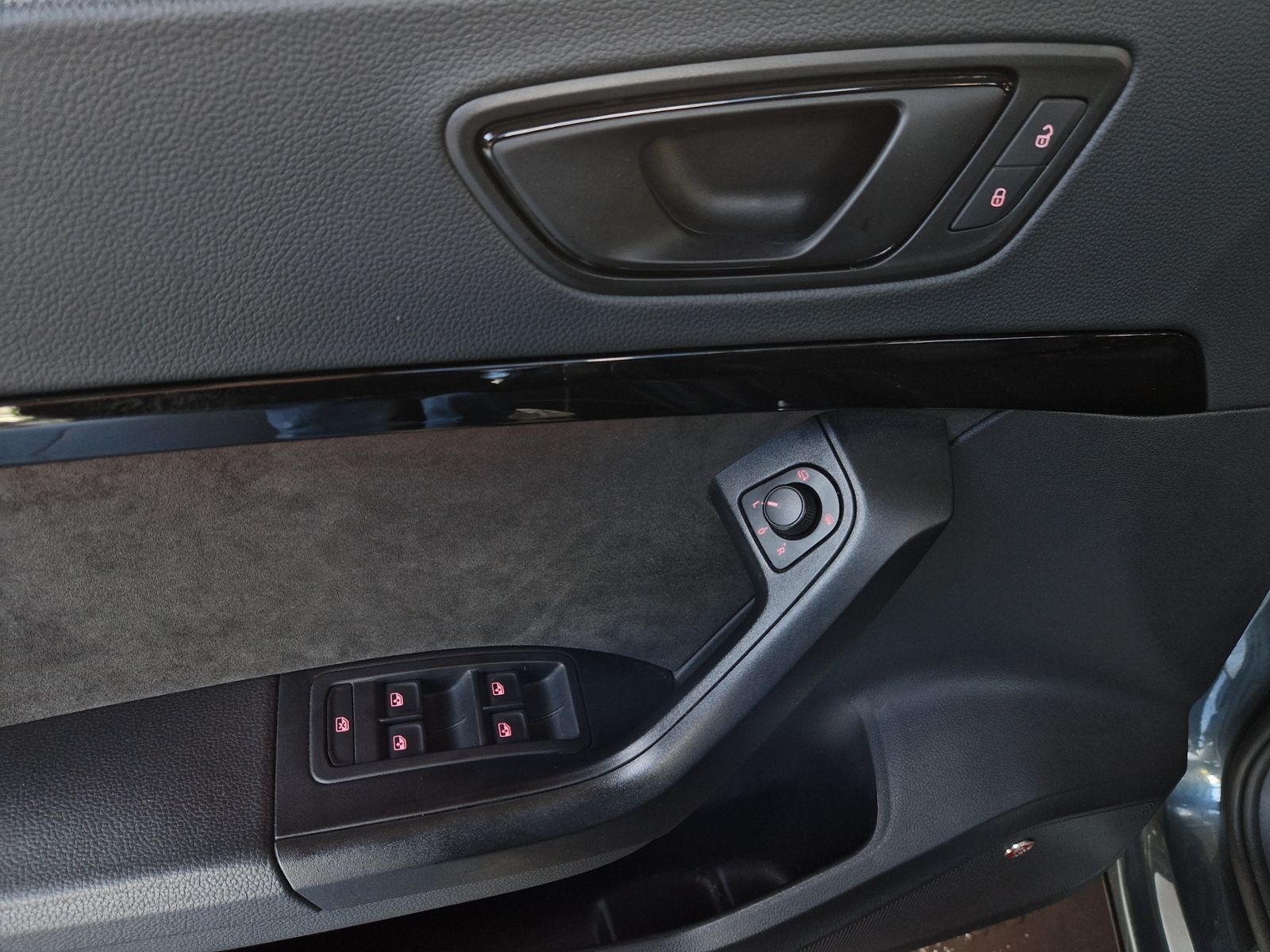 Fahrzeugabbildung CUPRA Ateca 4Drive PANO AHK 360° LED