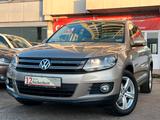 Volkswagen Tiguan Sport & Style *AUTOMATIK*1.HAND*STNDHZNG* - mit Benzin-Antrieb: Standheizung, Geländewagen
