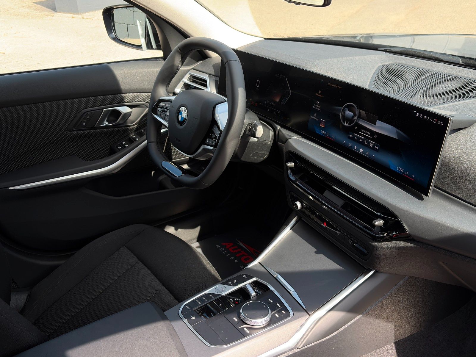 Fahrzeugabbildung BMW 318i Touring 3Z-Klima Kamera Tempomat Alarm SHZ