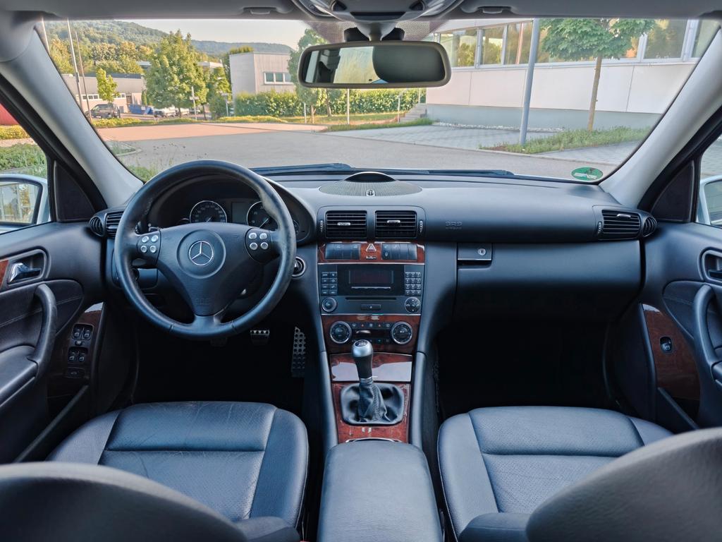 Mercedes-Benz C 230