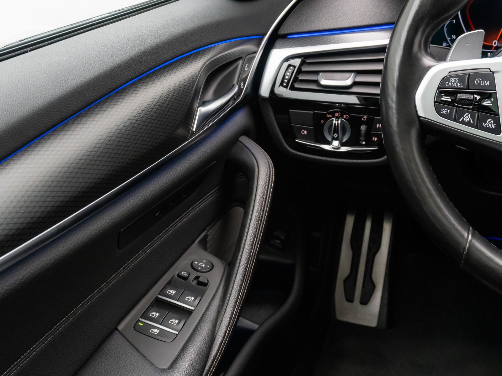 Fahrzeugabbildung BMW 540i xD M Sport 360°Memory DAB AHK Belüftung H/K