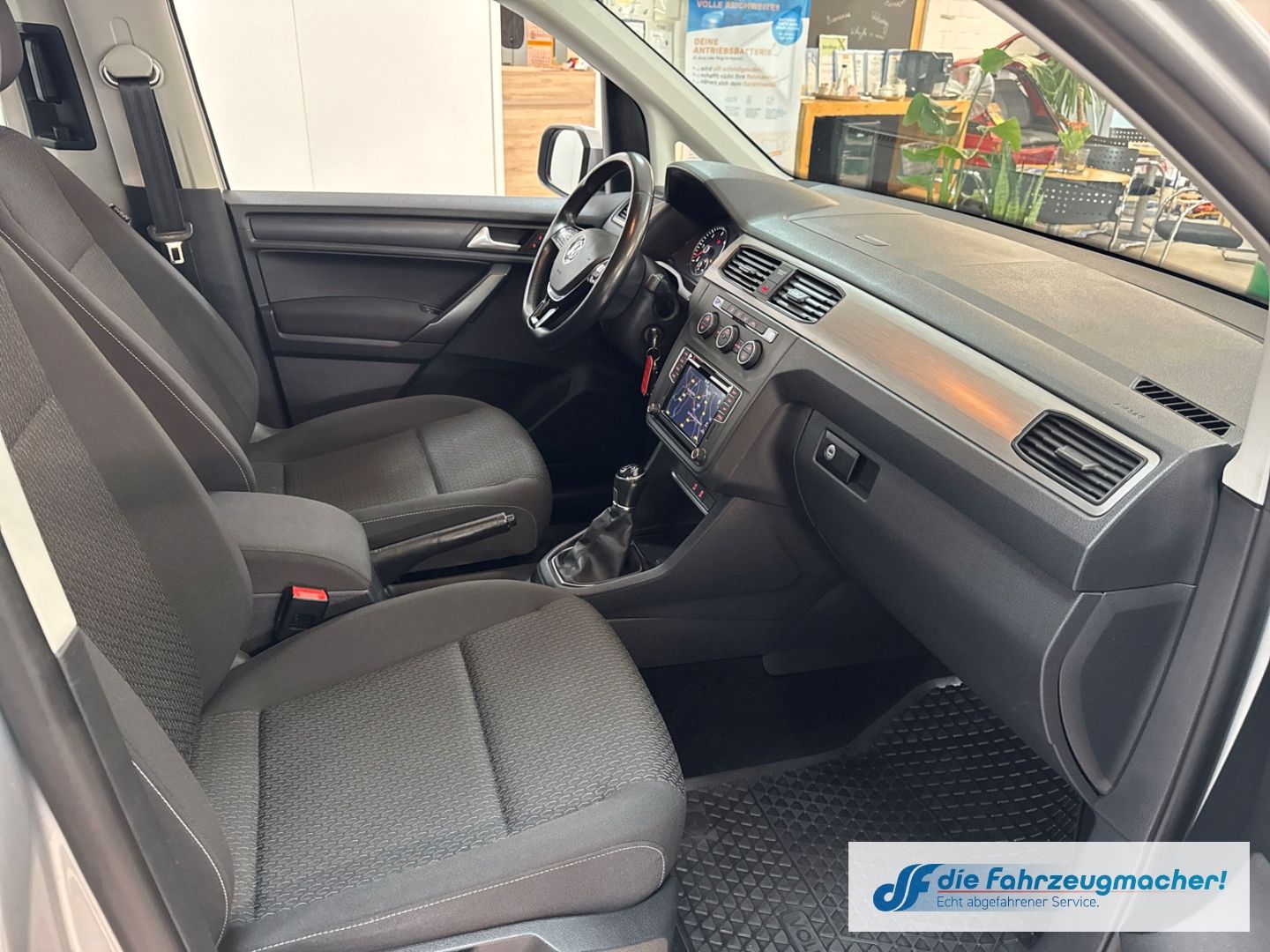 Fahrzeugabbildung Volkswagen Caddy Maxi Trendline BMT AHK Navi Mehrzonenklima