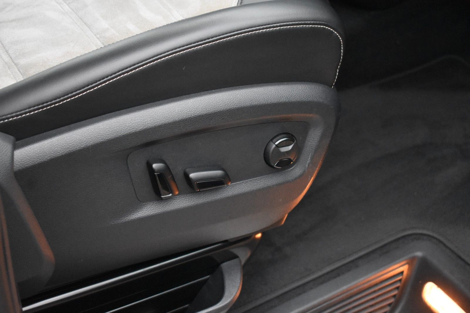 Fahrzeugabbildung Volkswagen T6 Multivan Highline 4Motion DYNAUDIO 1 Hand ACC