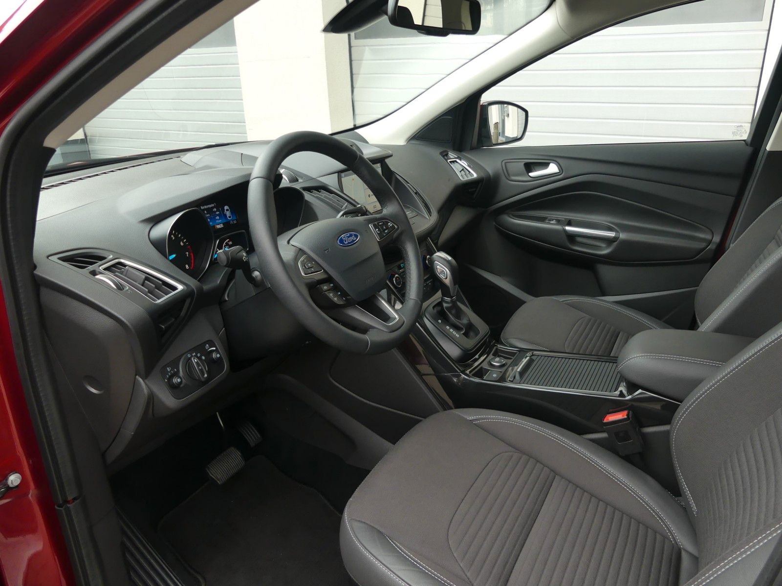 Fahrzeugabbildung Ford Kuga Titanium*Kamera*8-fach bereift
