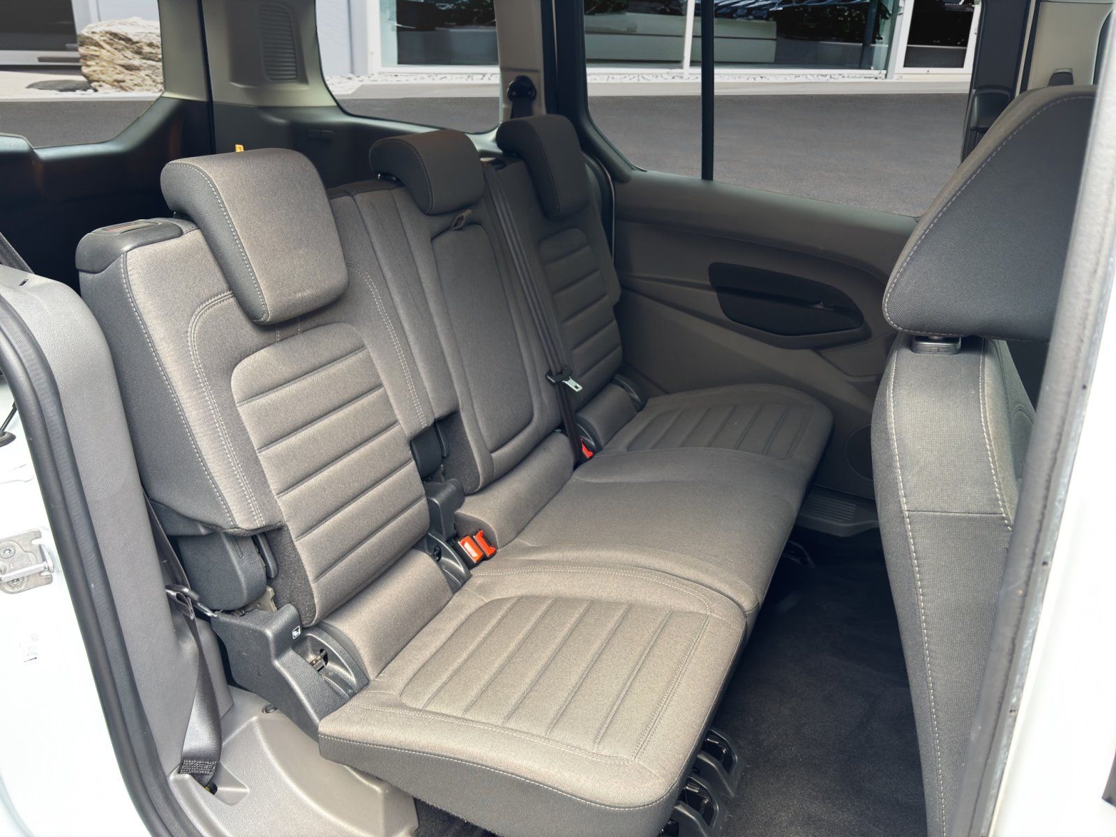 Fahrzeugabbildung Ford Grand Tourneo Titanium