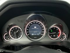 MERCEDES-BENZ E 200 CDI BlueEfficiency / 1.HD / GARANTIE / ILS