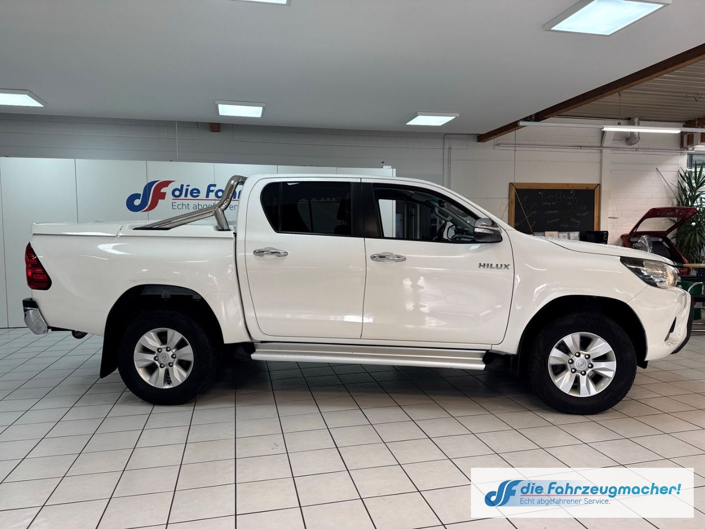 Fahrzeugabbildung Toyota Hilux Double Cab Meister 4x4 2.4 D-4D Sperrdiff.