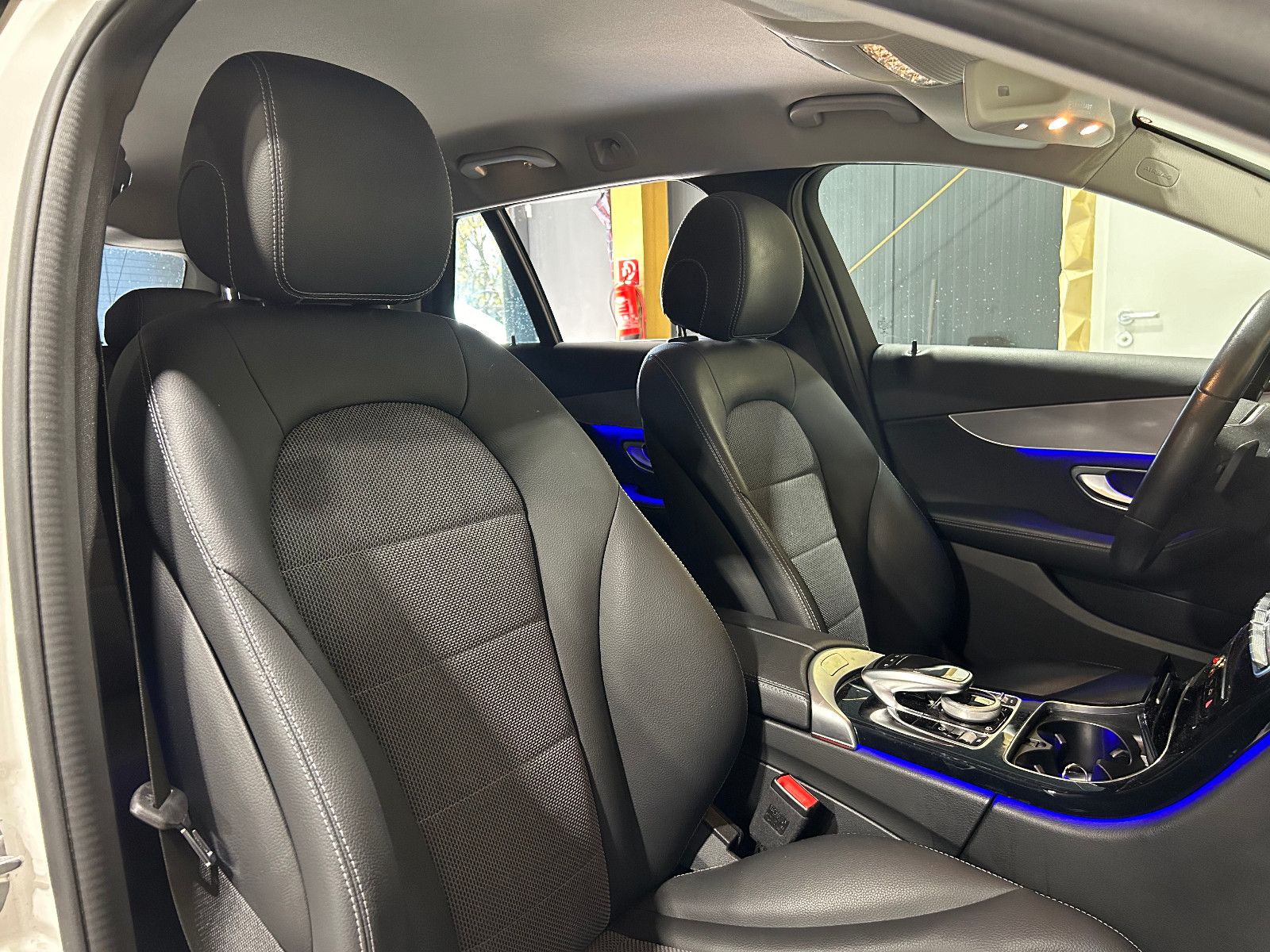 Fahrzeugabbildung Mercedes-Benz C 200 T-Modell/NAVI/KAMERA/APPLE/AMBIENTE/SHZ