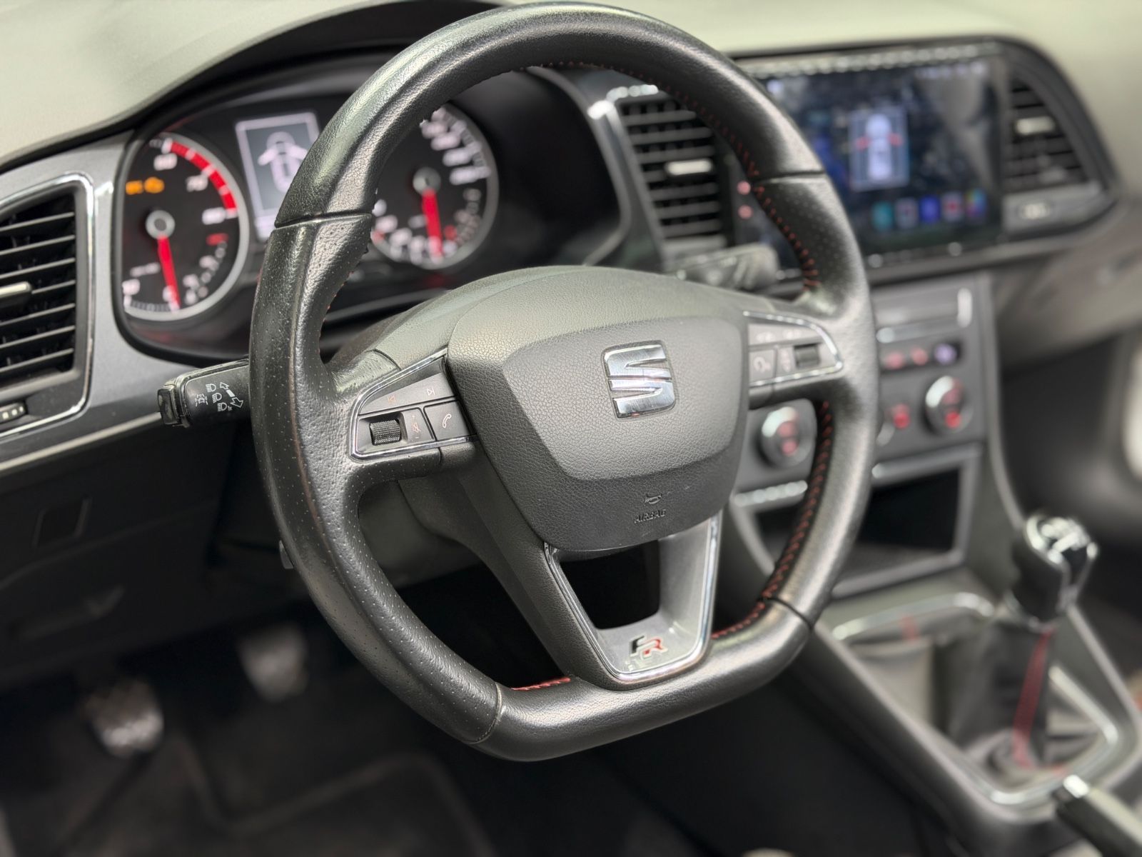 Fahrzeugabbildung SEAT Leon FR|NAVI|LED|PANORAMA|PDC|TÜV 03/28
