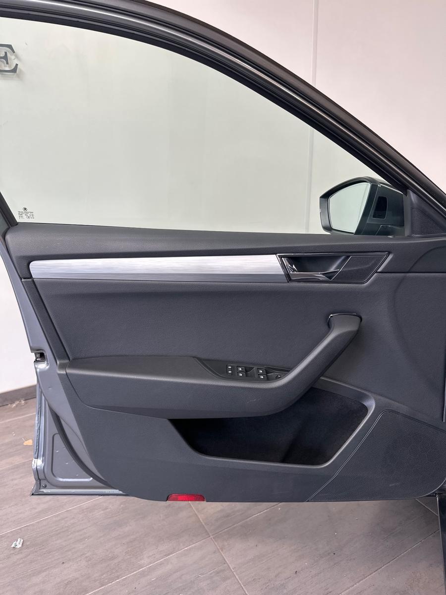 Skoda Superb Combi 2.0 TDI DSG NAV+LED+ACC+PANORAMA, миниатюра 9
