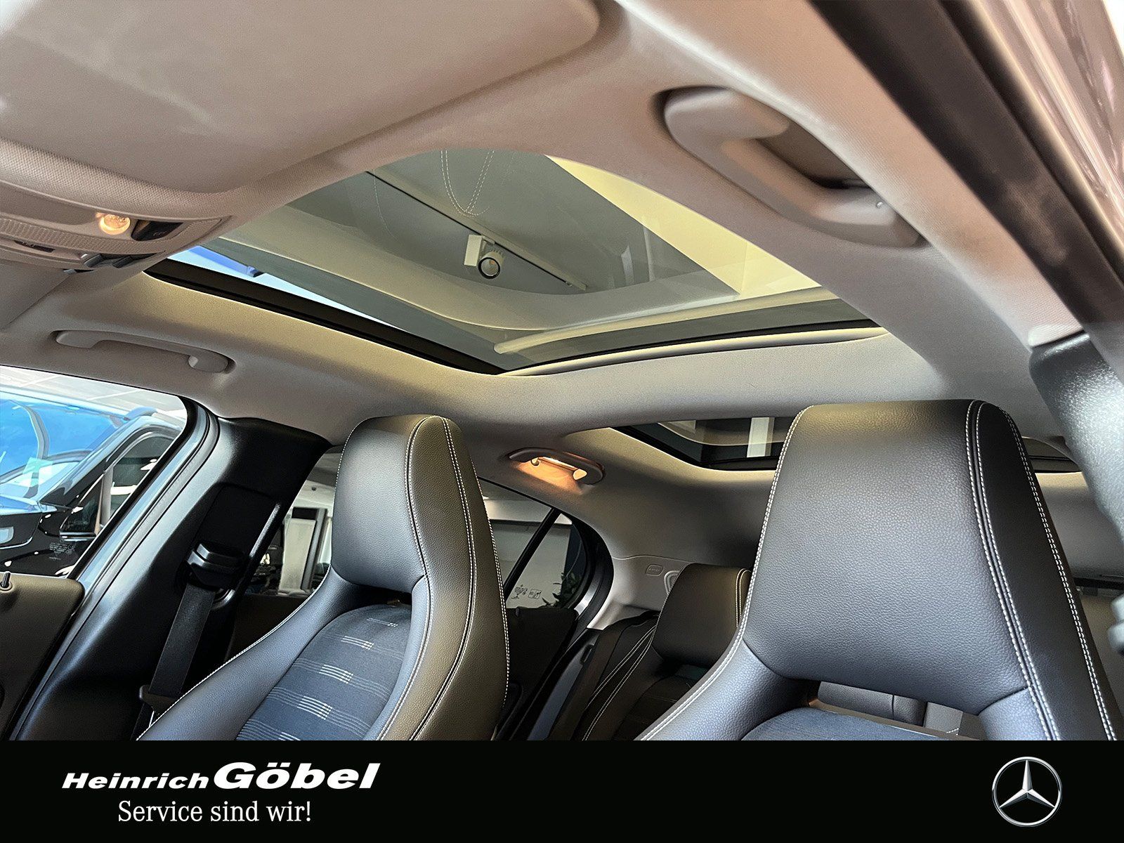 Fahrzeugabbildung Mercedes-Benz GLA 220 d URBAN+COMAND+PANO+KAMERA+TOTWINKEL+SMI