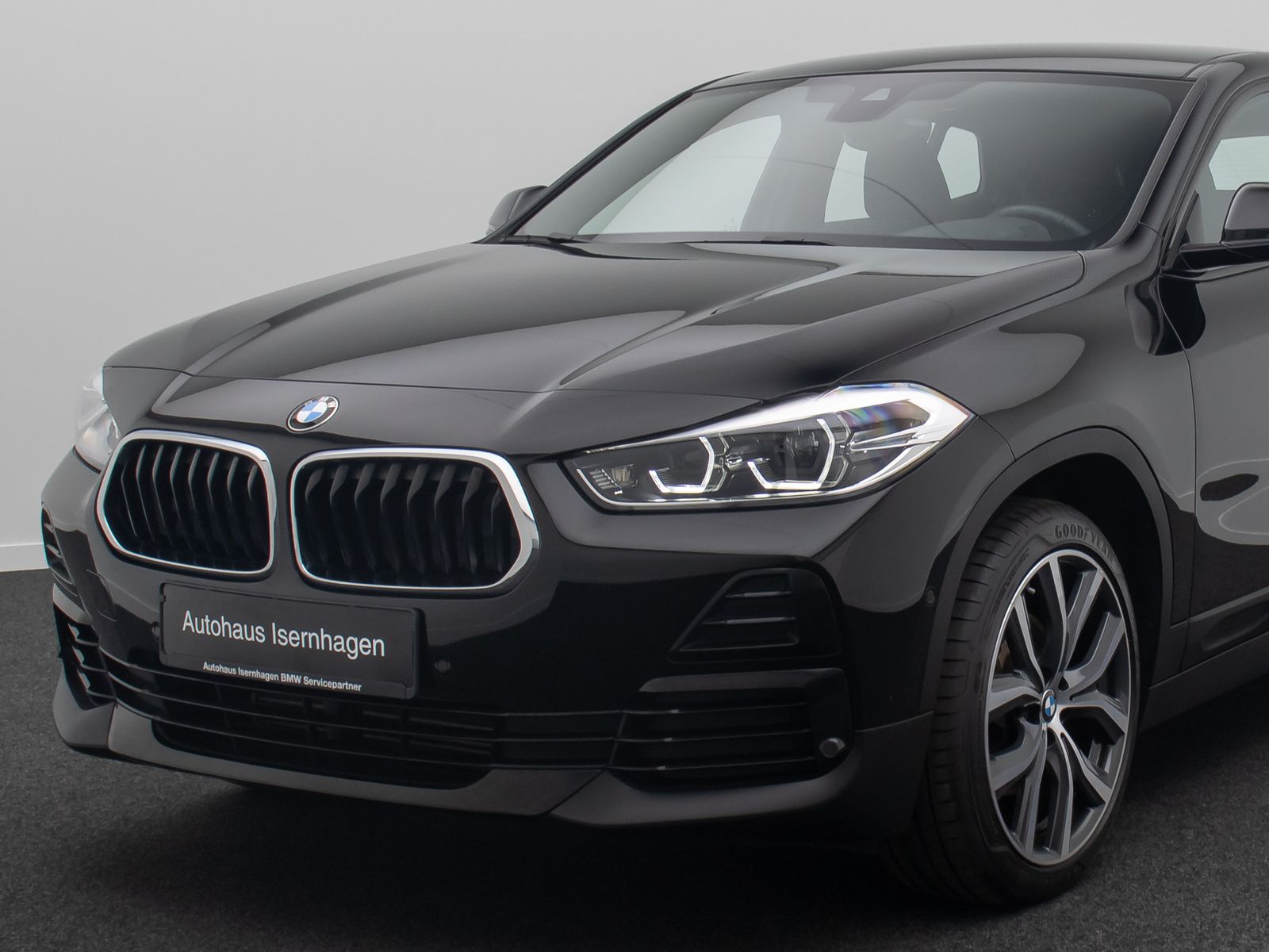 Fahrzeugabbildung BMW X2 sD18i AdvantagePlus HiFi DAB Sportsitz 19Zoll