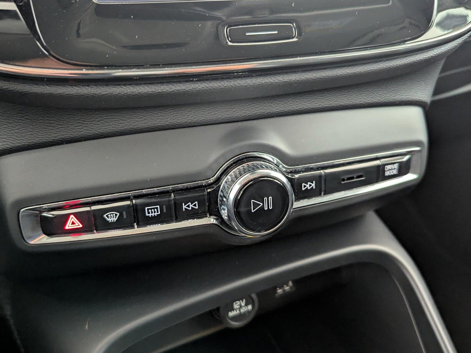 Volvo XC 40 D4 AWD Momentum LED+STDHZG+ACC+CARPLAY+
