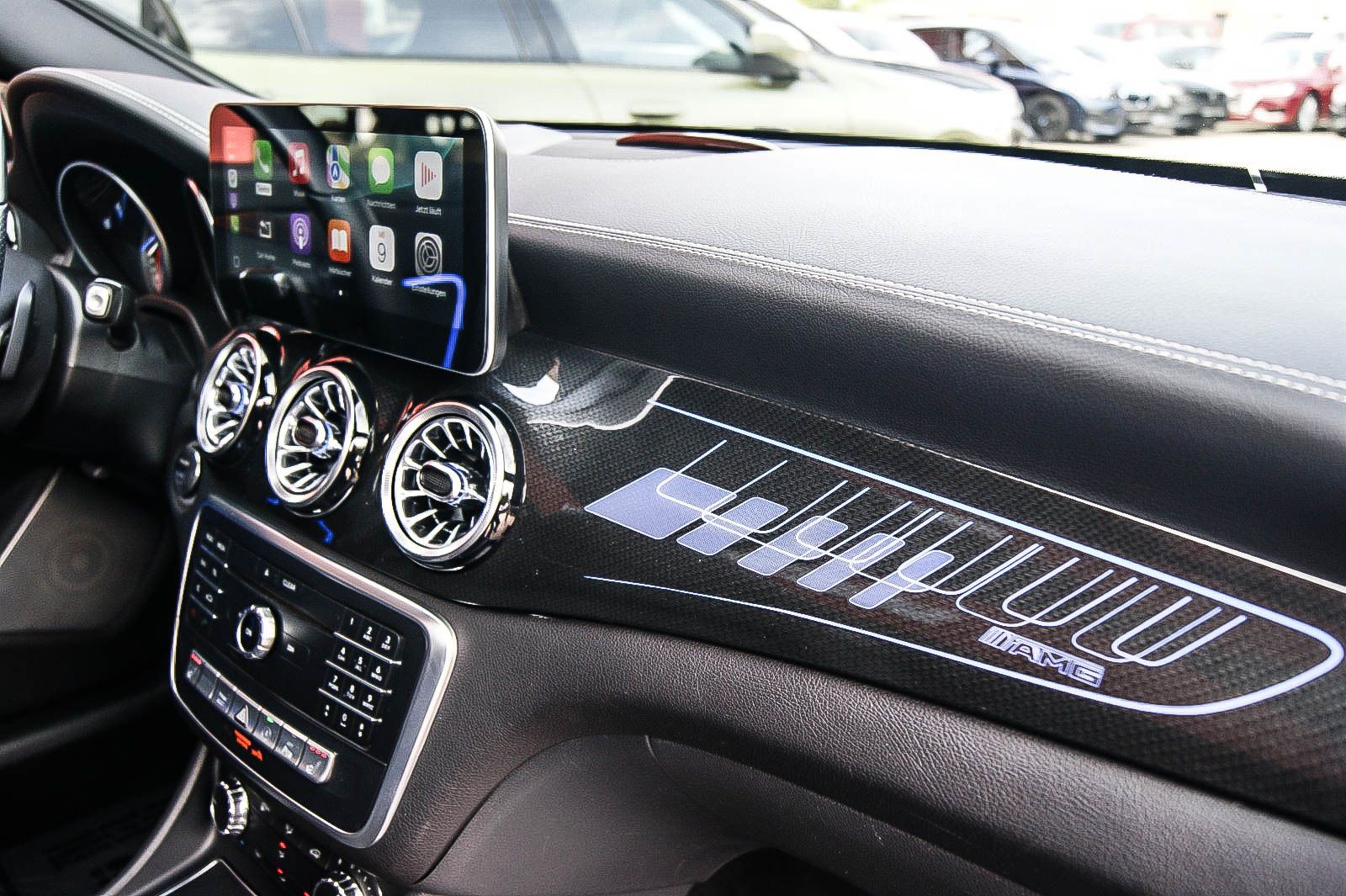 Fahrzeugabbildung Mercedes-Benz CLA 180 7G-DCT Urban Style Edition AMG PANORAMA