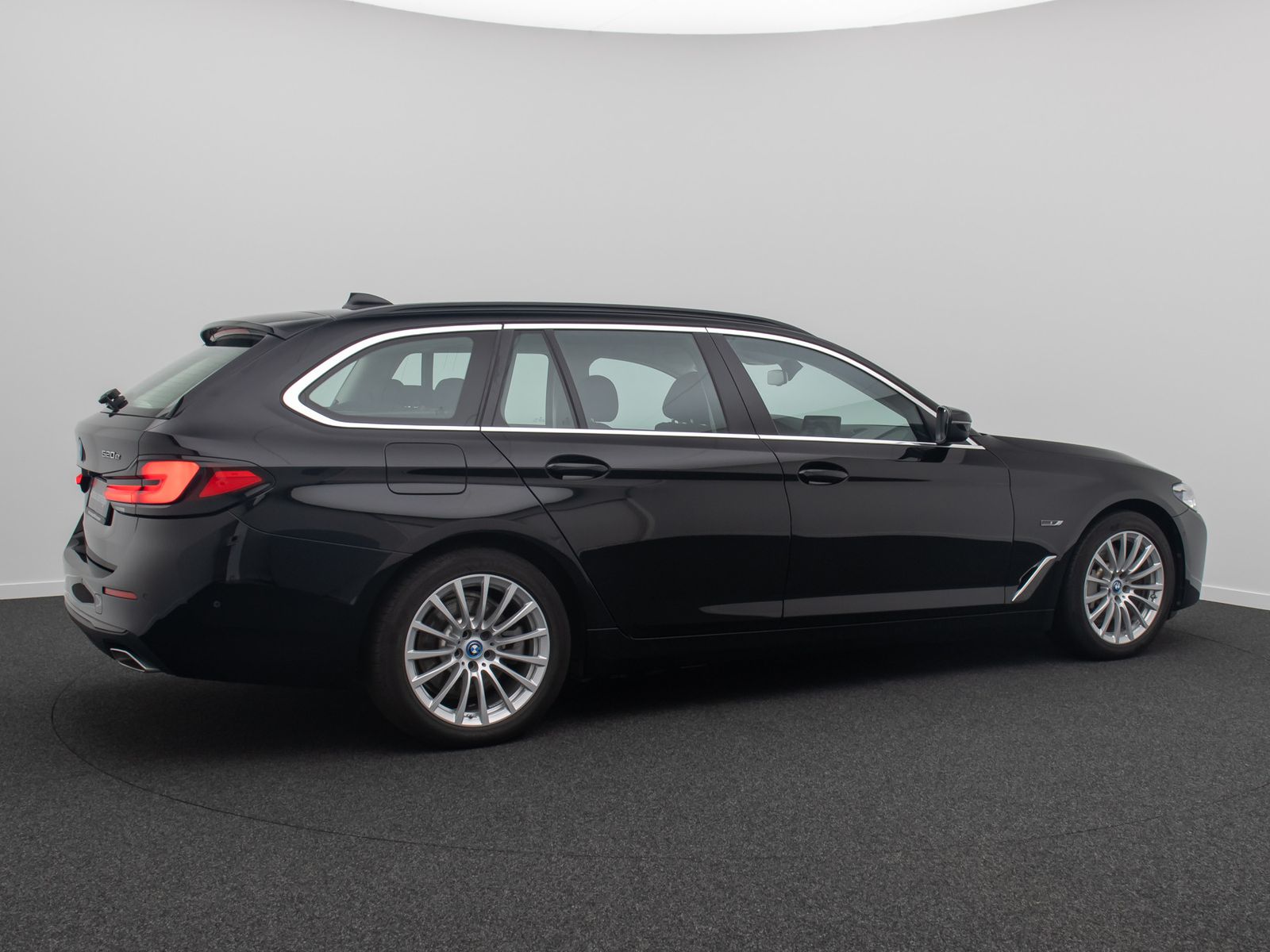 Fahrzeugabbildung BMW 520e GeschwindigReg DAB Kamera CockpitPro Alarm