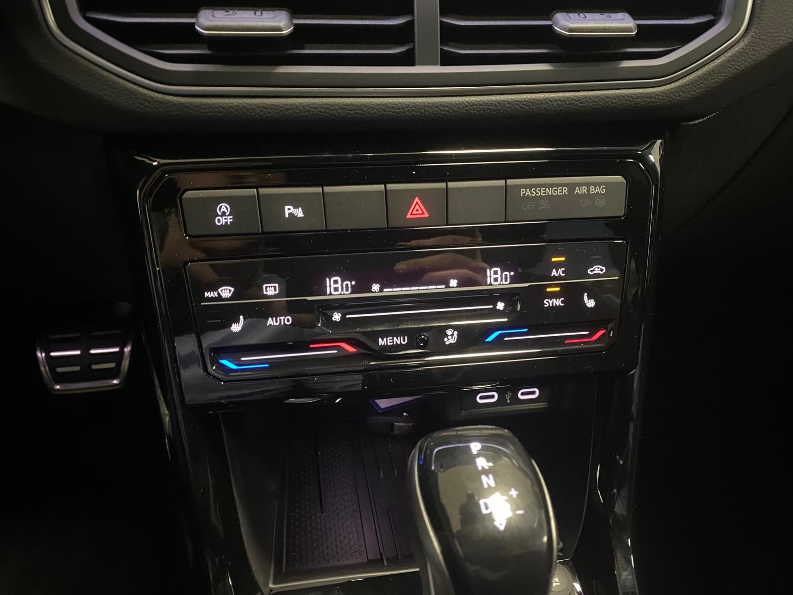 Fahrzeugabbildung Volkswagen T-Cross 1.0 TSI DSG R-Line BLACKSTYLE+MATRIX+AHK